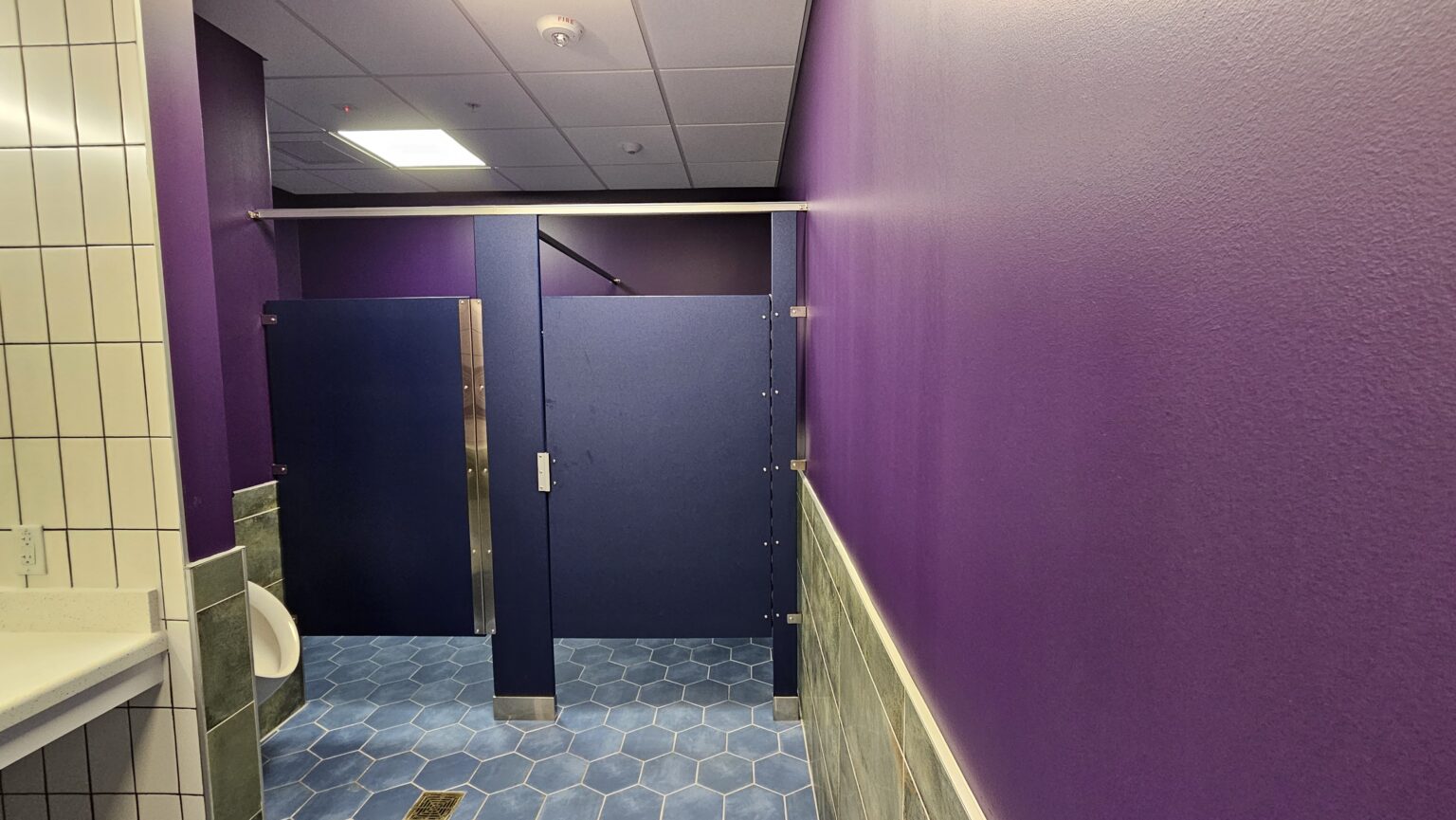 Commercial Bathroom Partitions - Clear Choice Glass & Specialties Orlando