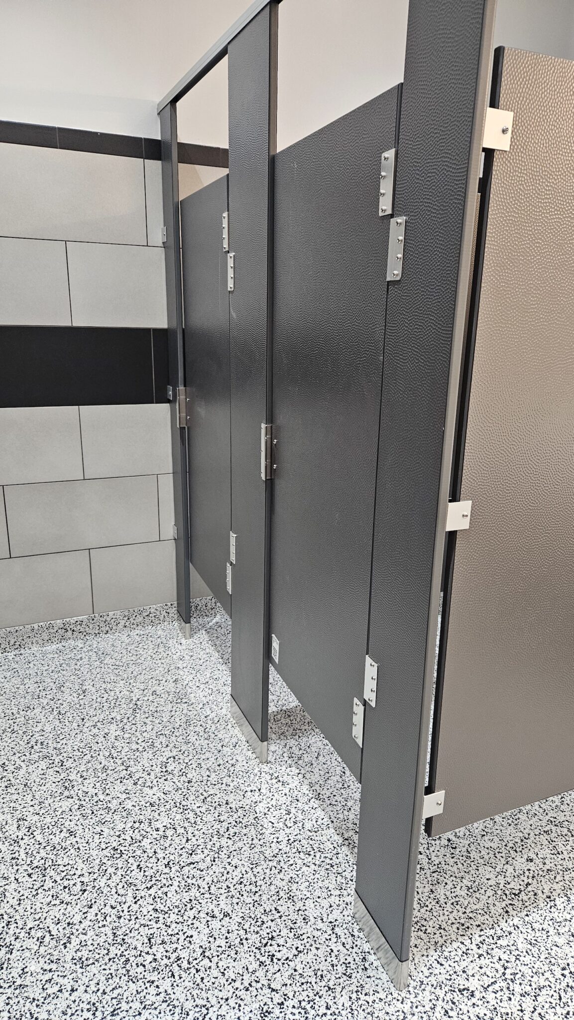 Commercial Bathroom Partitions - Clear Choice Glass & Specialties Orlando