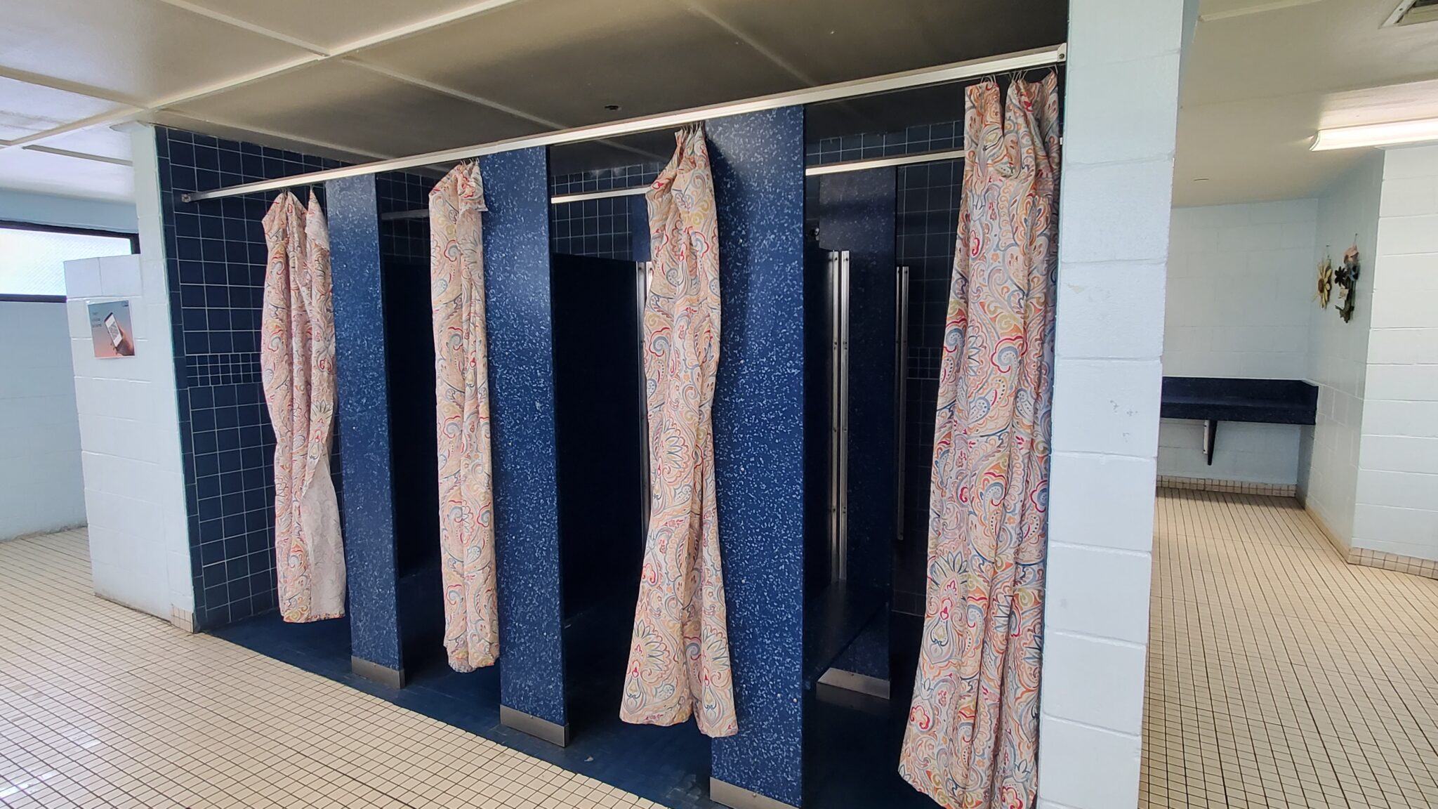 Commercial Bathroom Partitions - Clear Choice Glass & Specialties Orlando